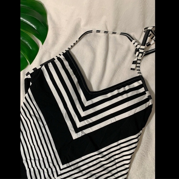 NEW $129 La Blanca Fine Line Halter One-Piece Swimsuit‎ Black-White [SZ 6 ] - Picture 3 of 8